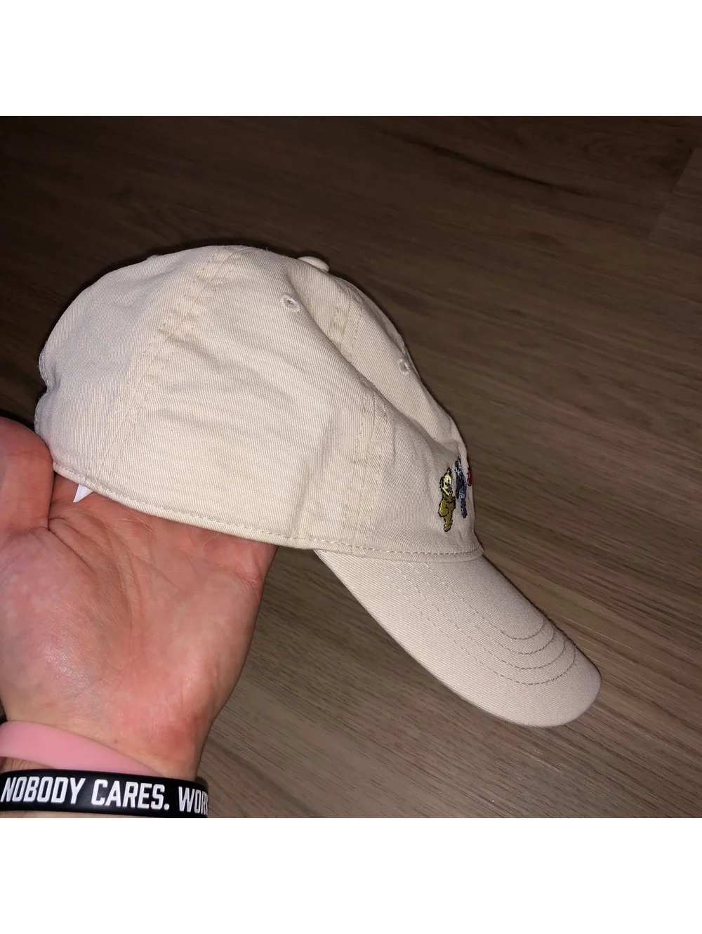 AMERICAN EAGLE GRATEFUL DEAD DANCING BEARS ADJUSTABLE STRAPBACK HAT CREAM WHITE
